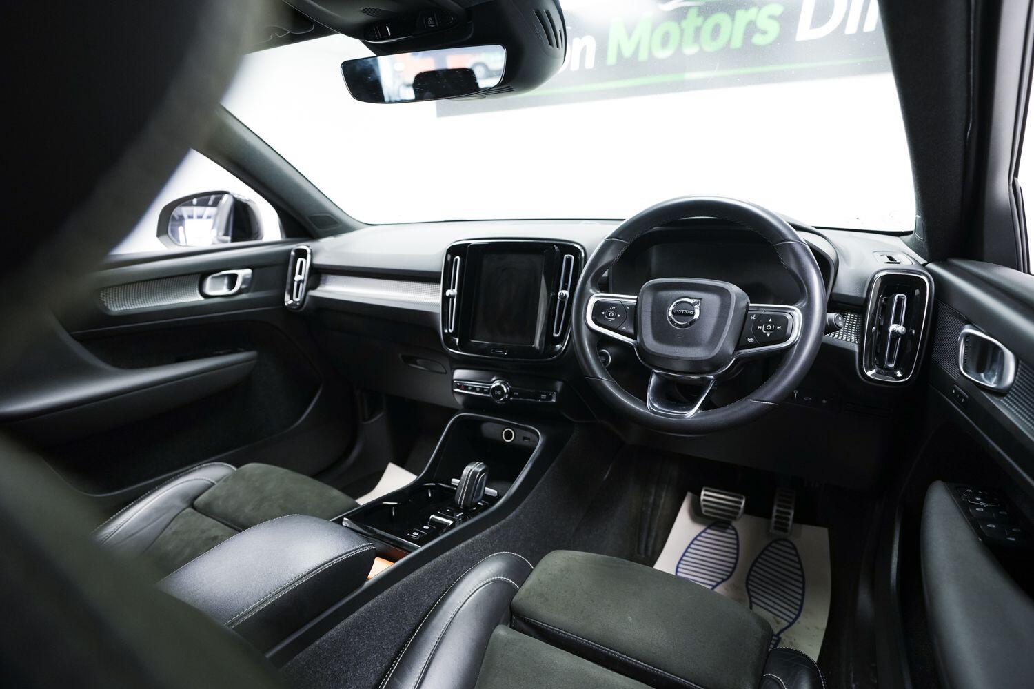 Volvo XC40 view 8