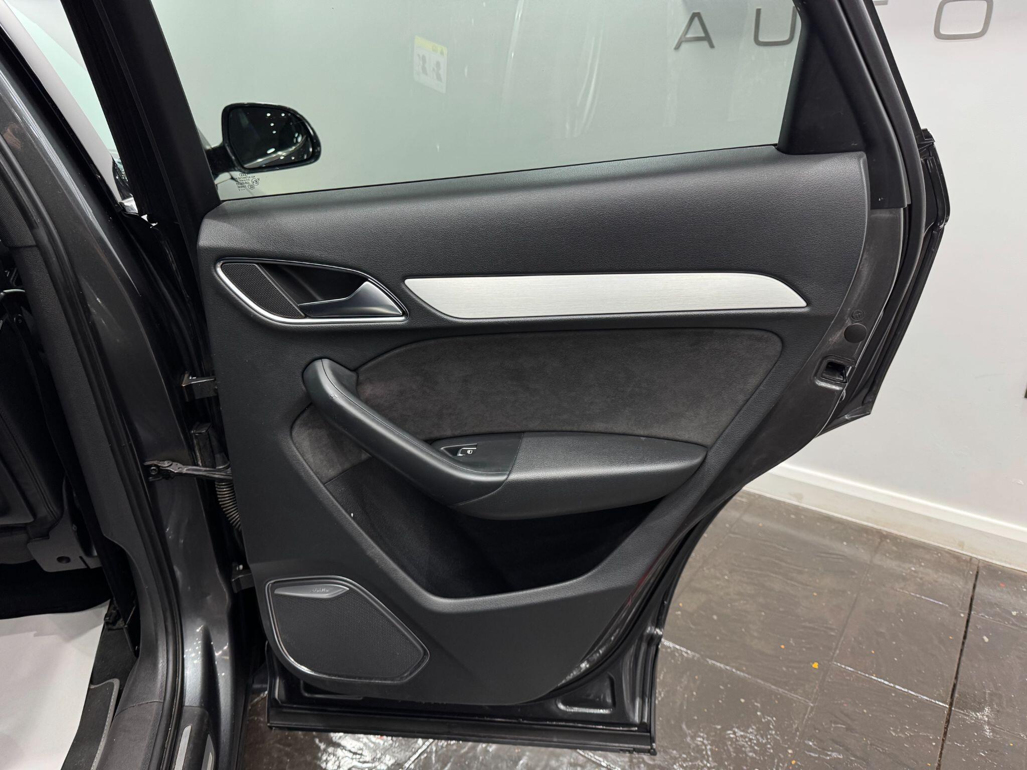 Audi Q3 view 55