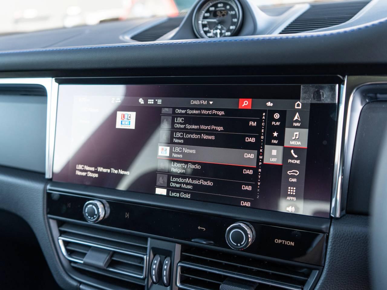 Porsche Macan view 34