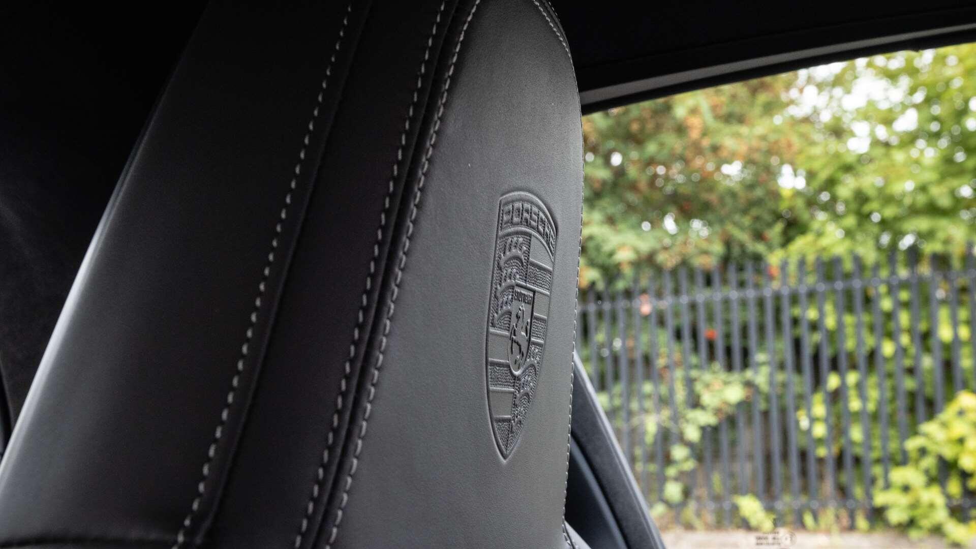 Porsche 911 view 19