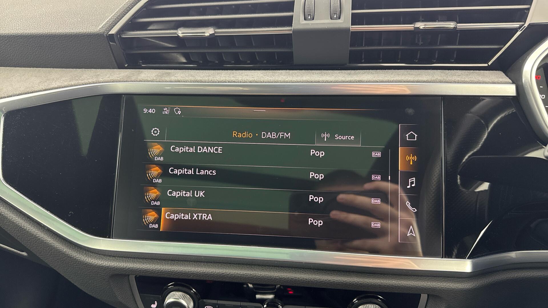 Audi Q3 view 33