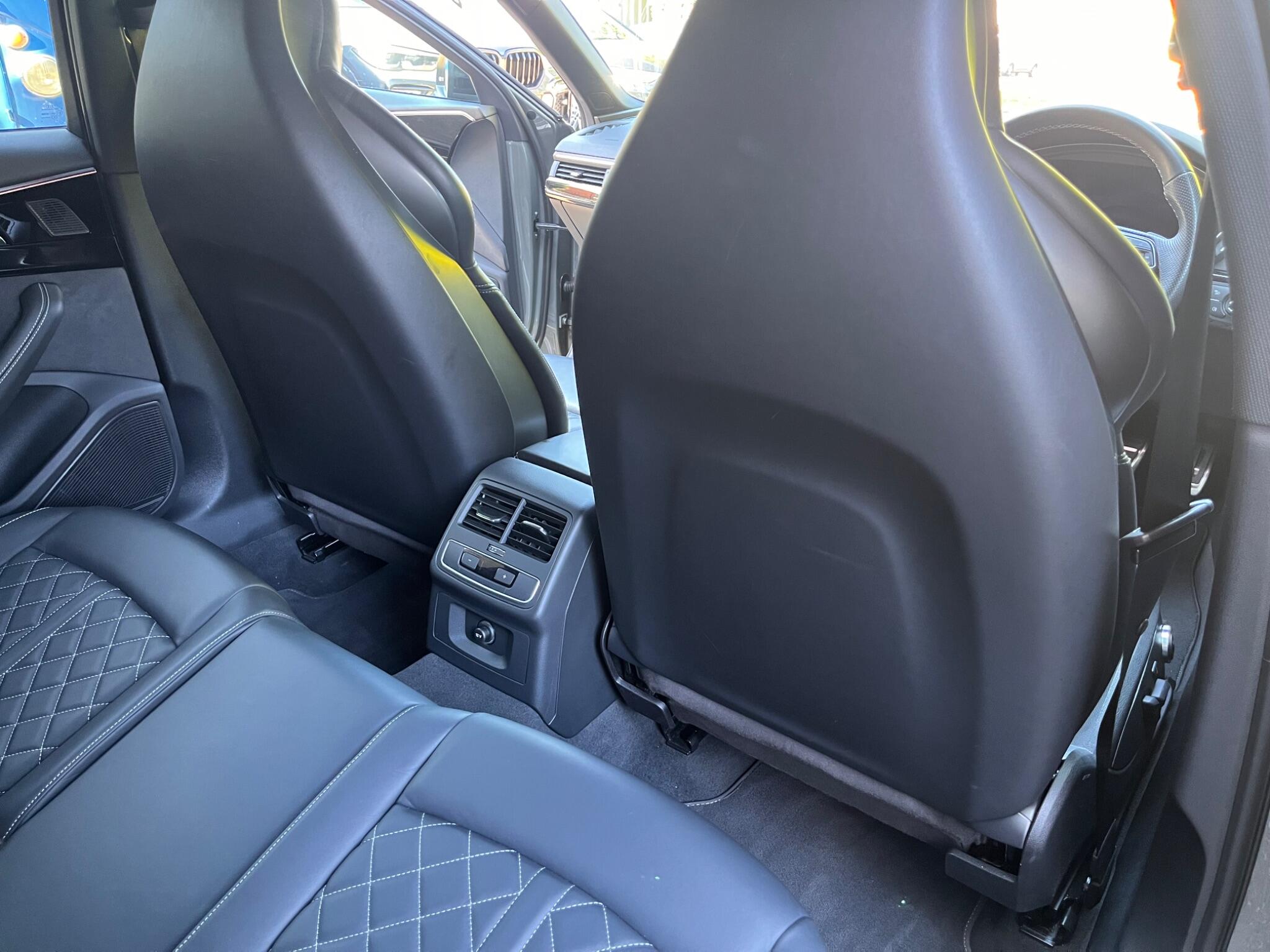 Audi S4 view 37