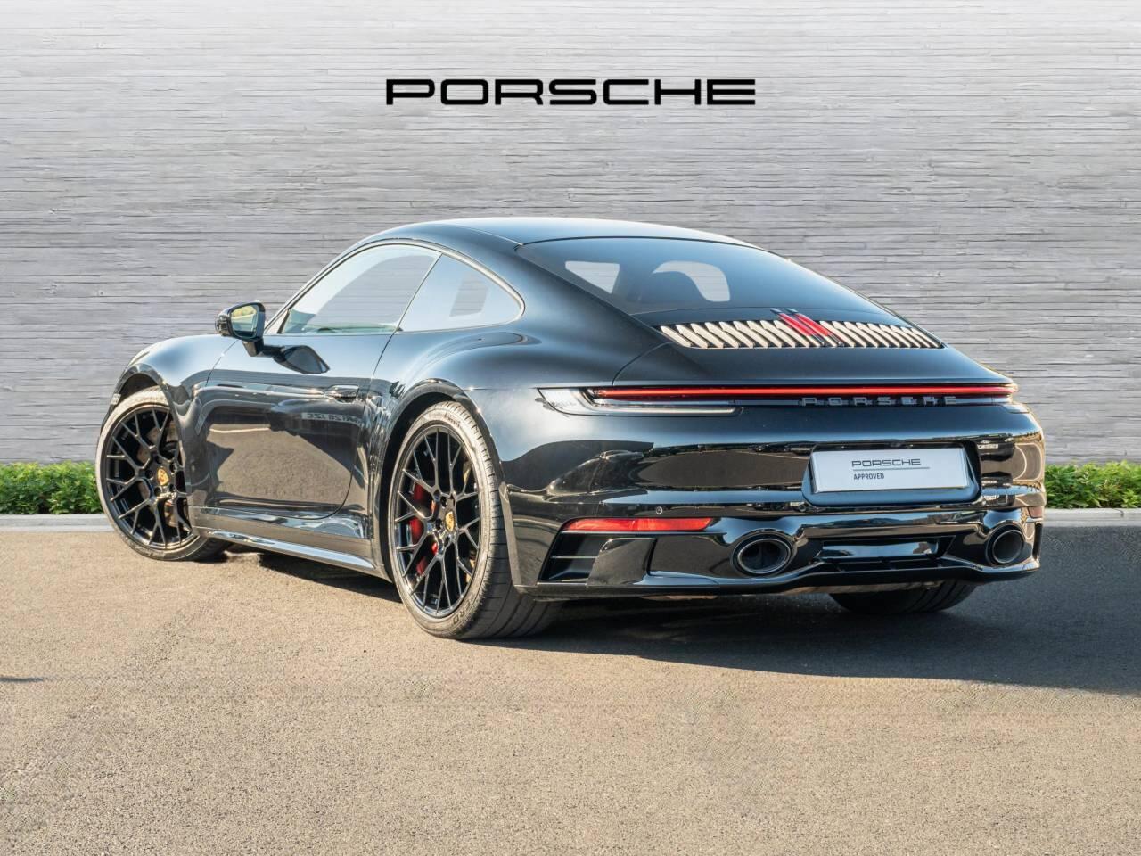 Porsche 911 view 3