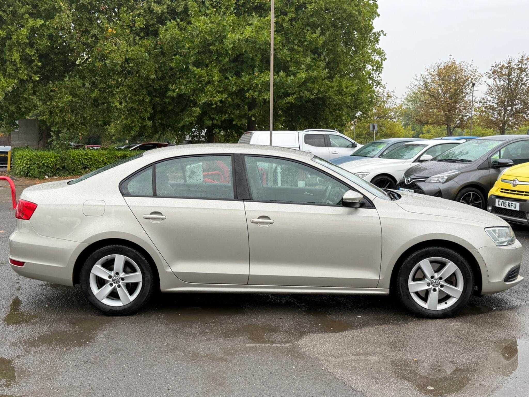 Volkswagen Jetta - Image 19