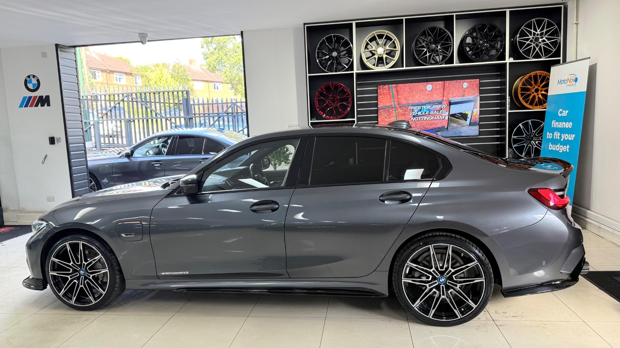 BMW 3 Series view 35