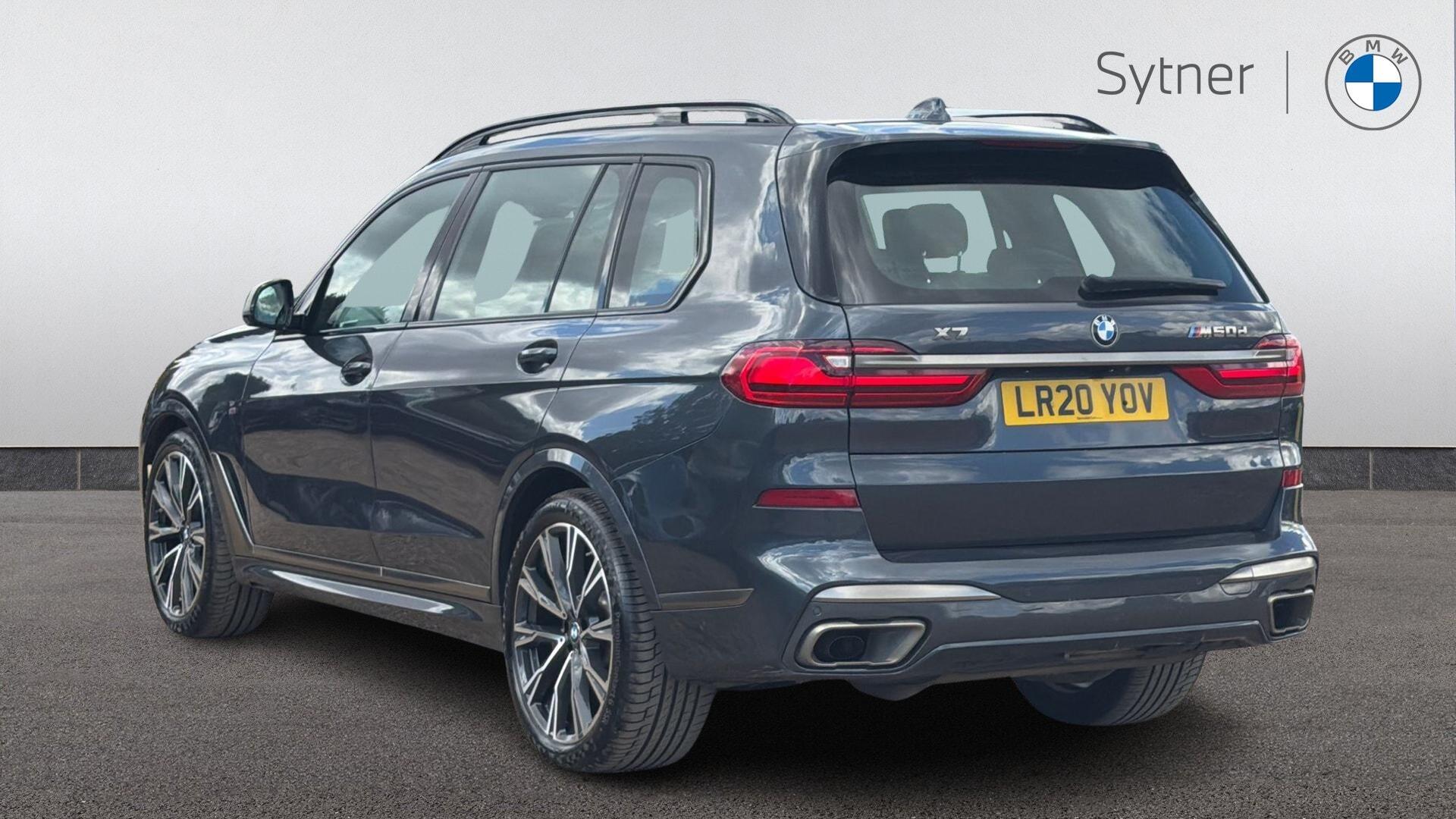 BMW X7 view 2
