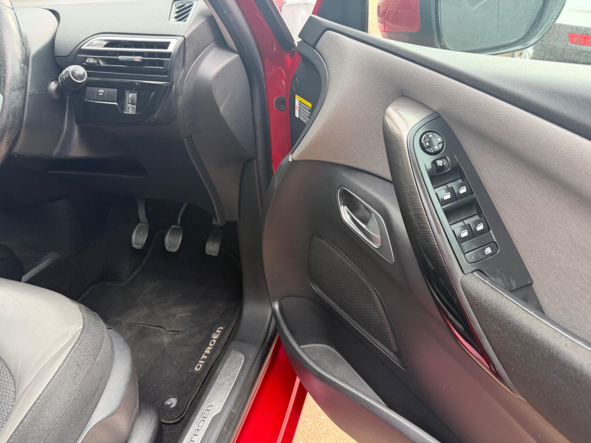 Citroen Grand C4 Picasso view 5