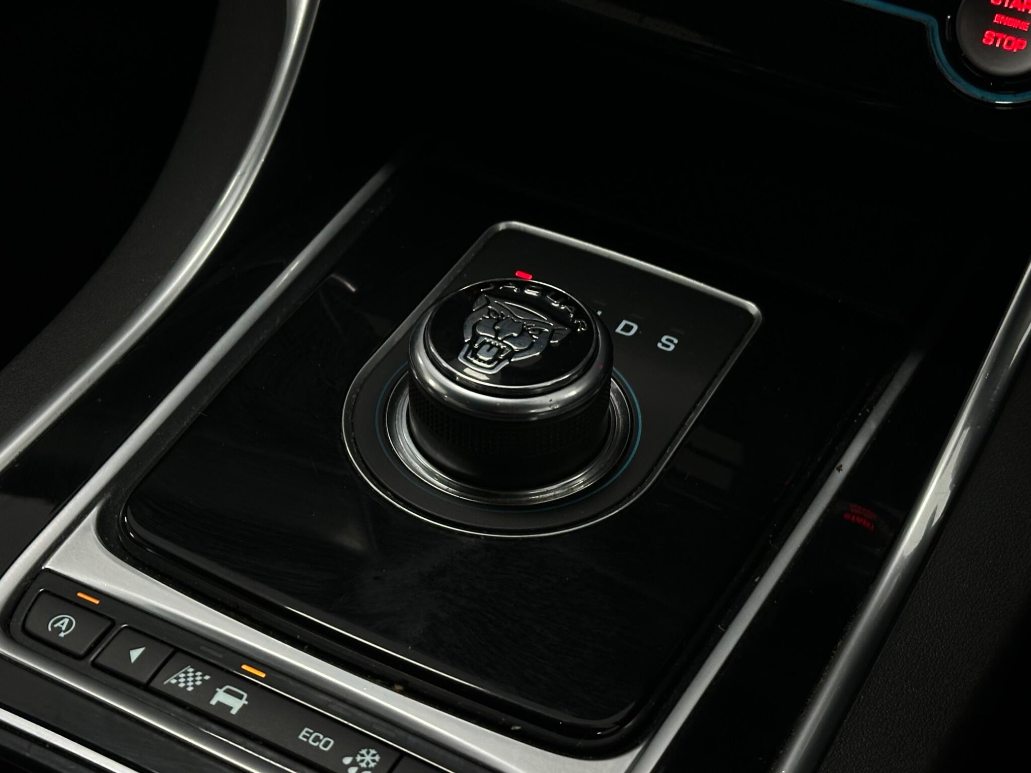 Jaguar XF view 28