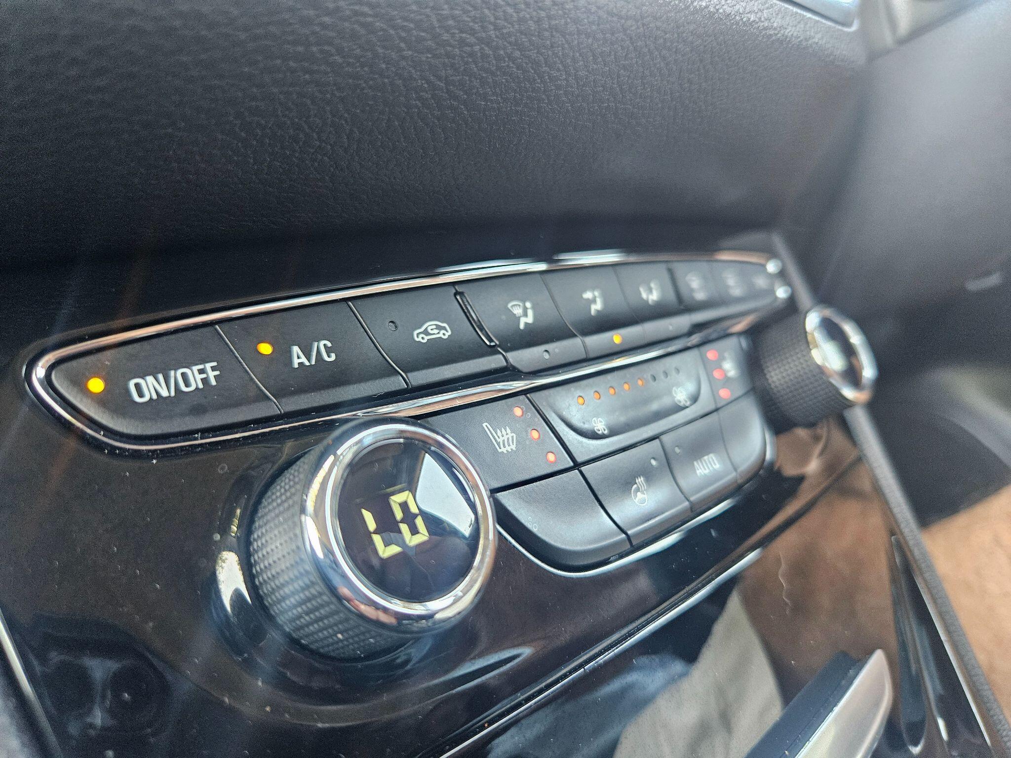 2016 Vauxhall Astra image 27