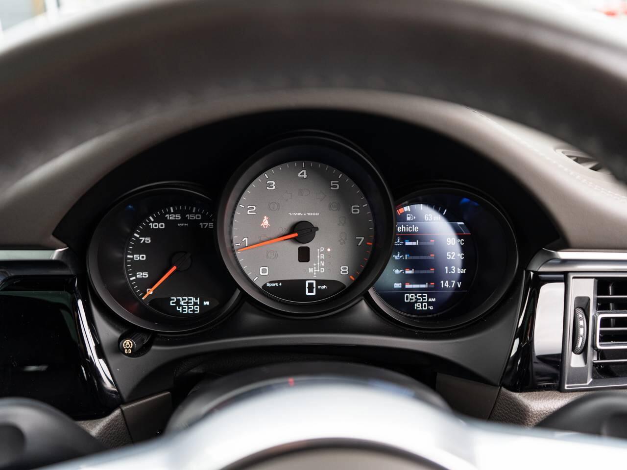 Porsche Macan view 32