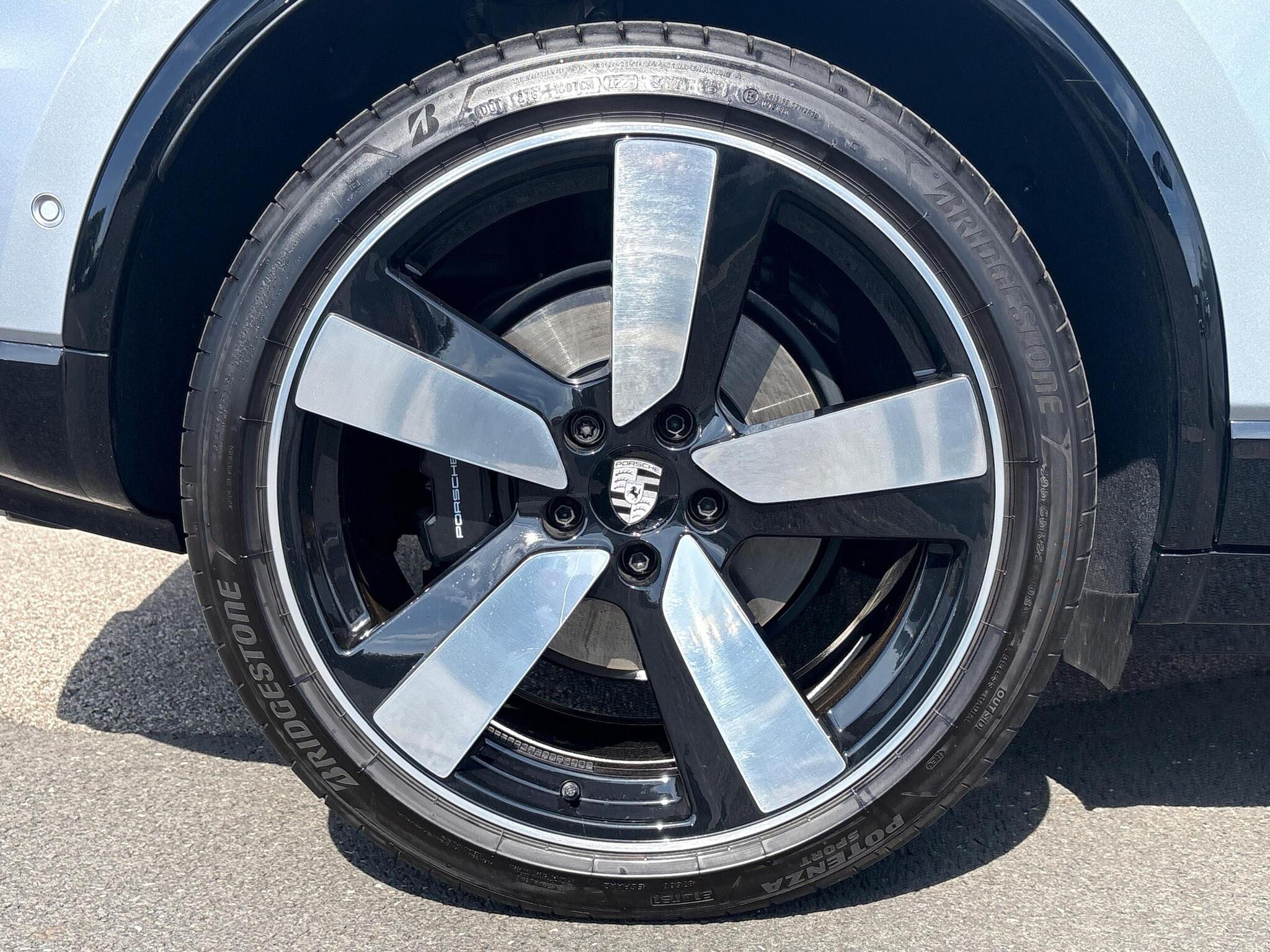 Porsche Macan view 26