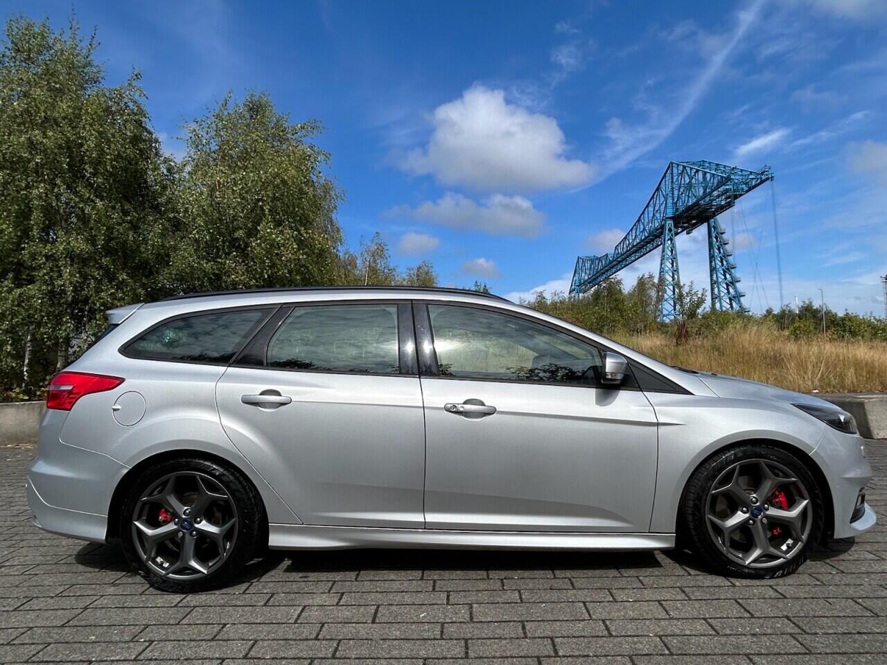 Ford Focus view 2