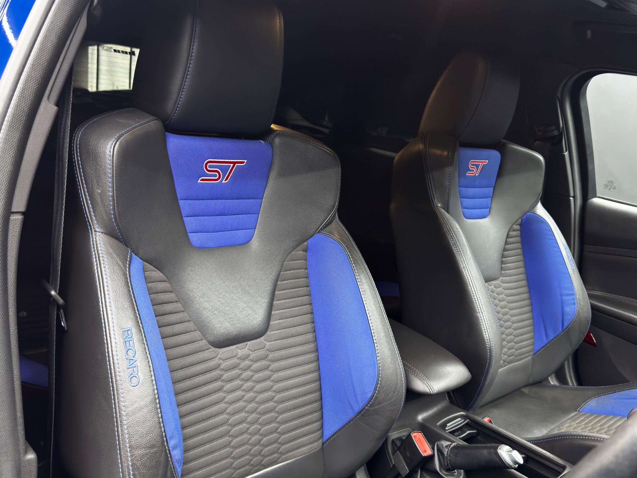 Ford Focus view 12