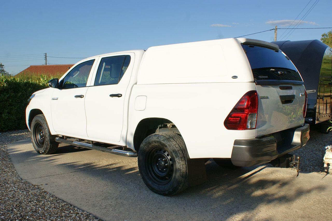 Toyota Hilux view 20