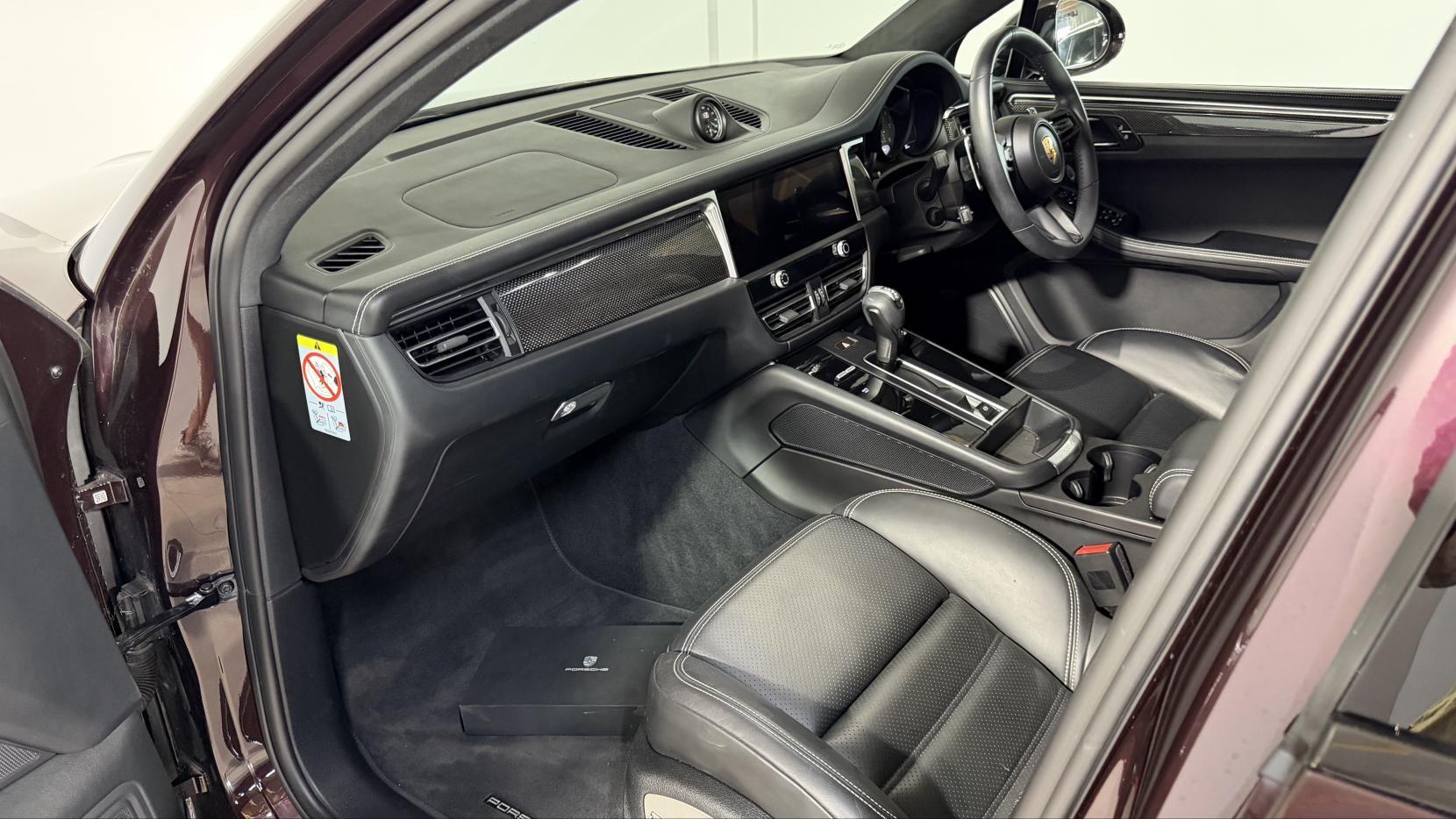 Porsche Macan view 10