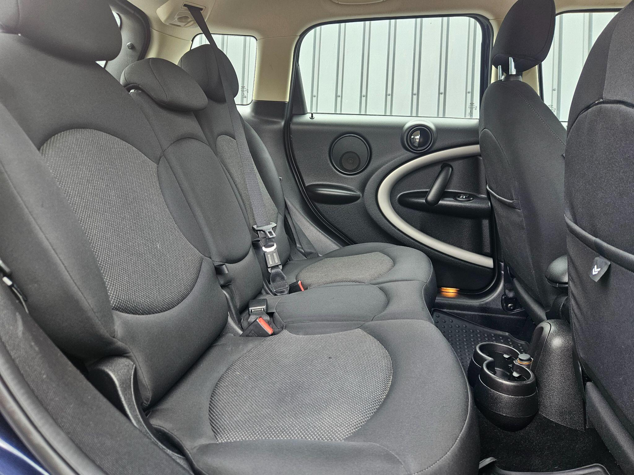 2016 MINI Countryman image 39