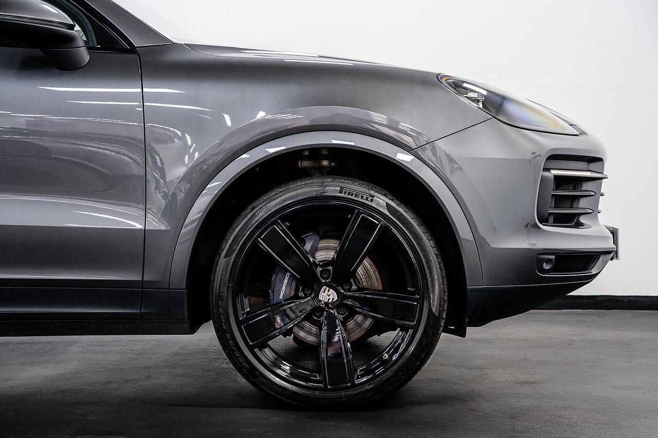 Porsche Cayenne view 32