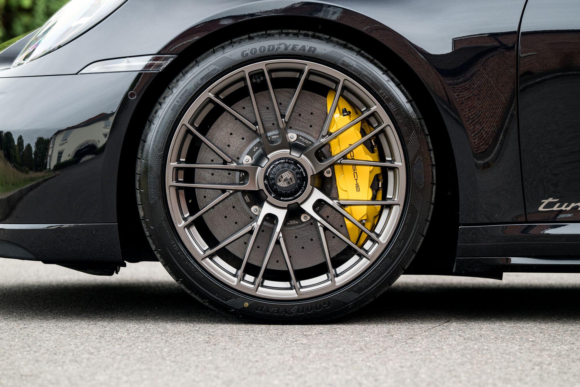 Porsche 911 view 28