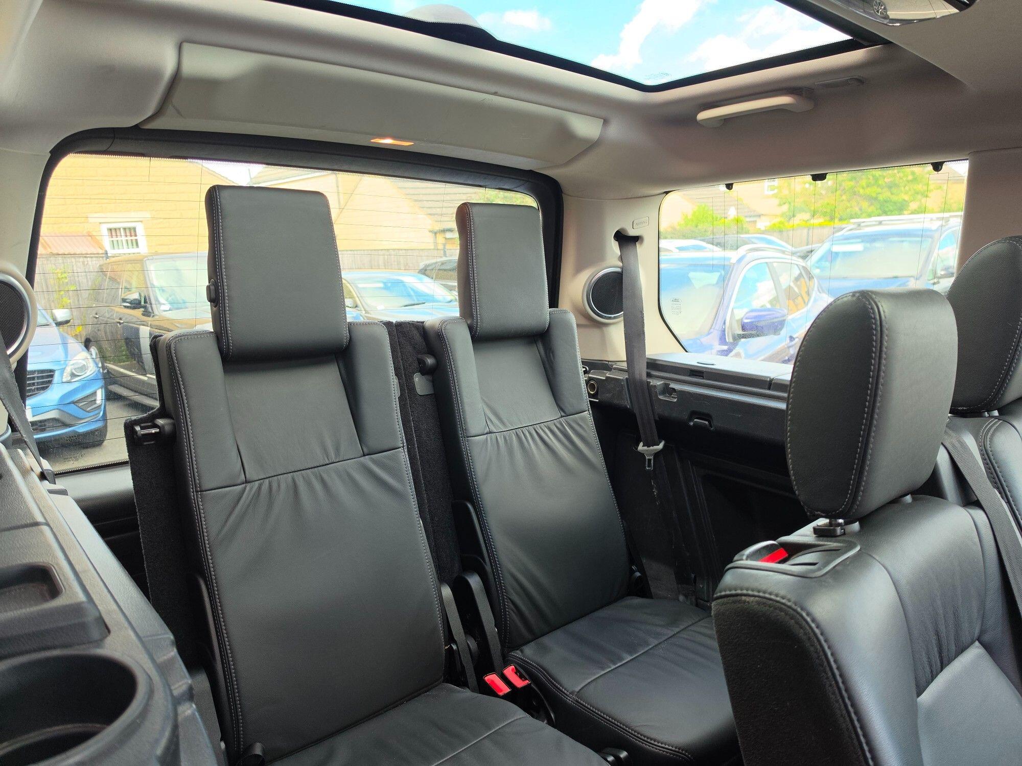 Land Rover Discovery view 16
