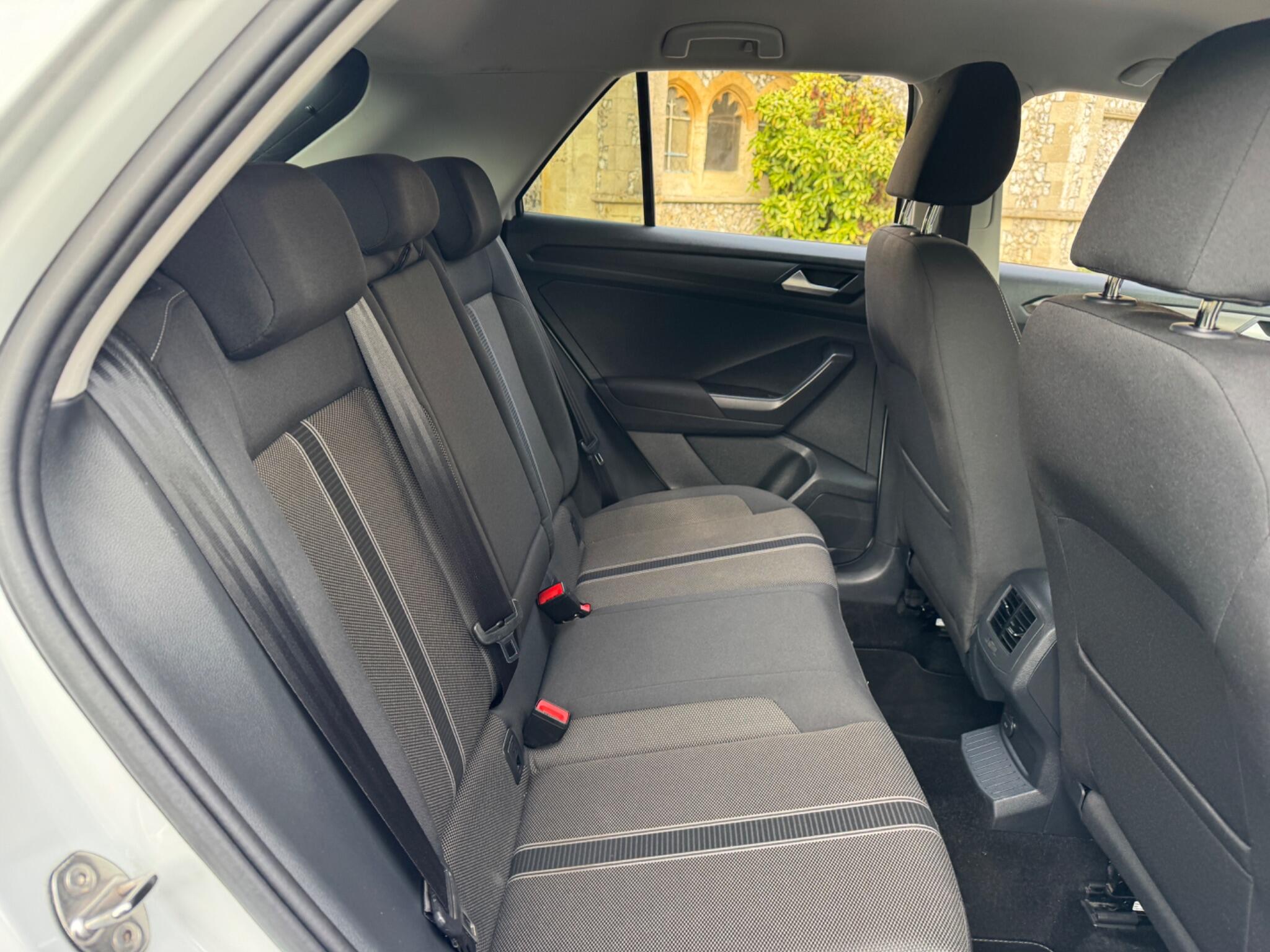 Volkswagen T-Roc view 35