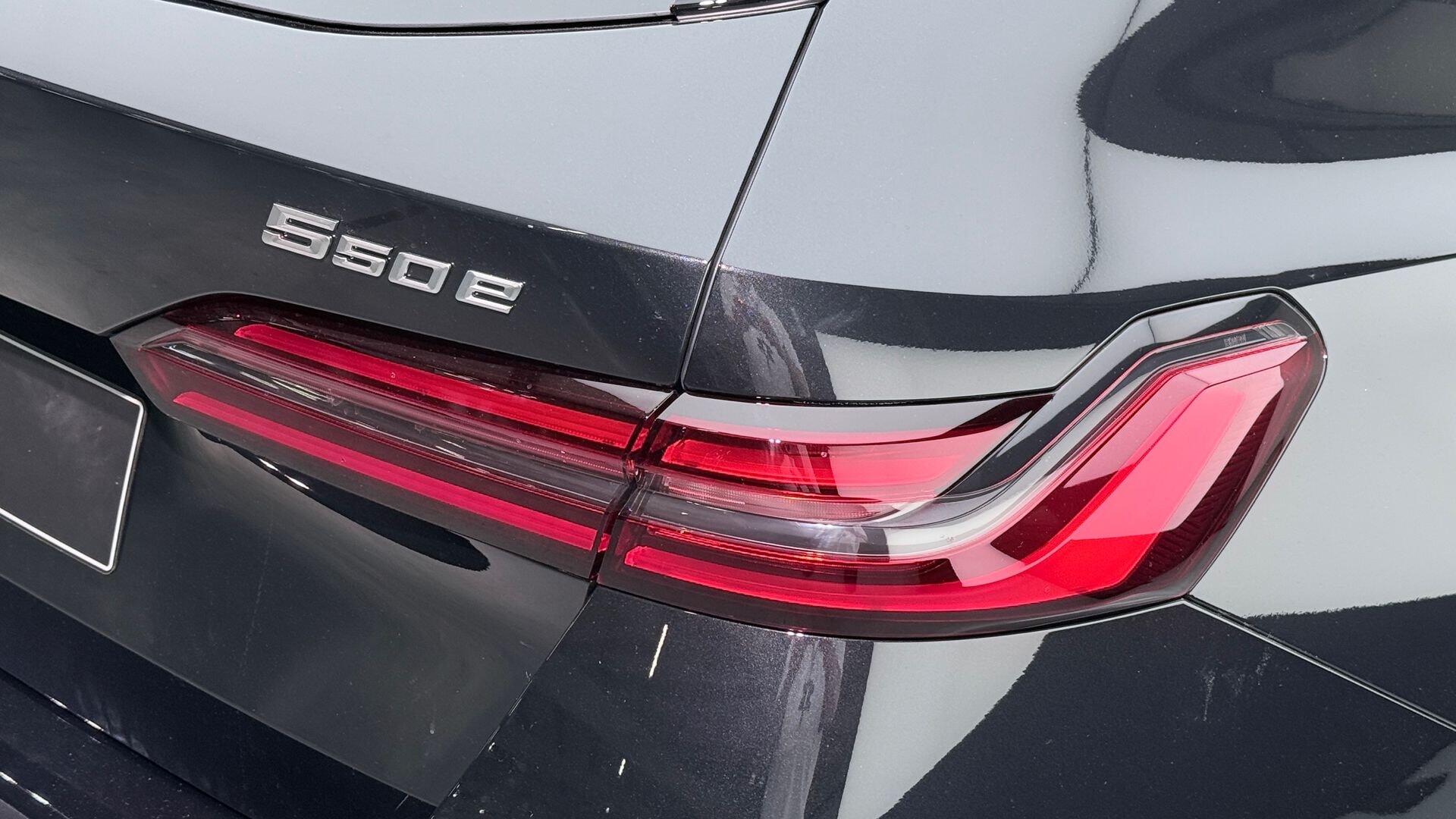 BMW 5 Series view 22