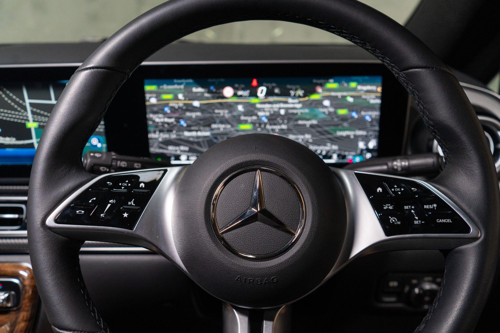 Mercedes-Benz V-Class view 37