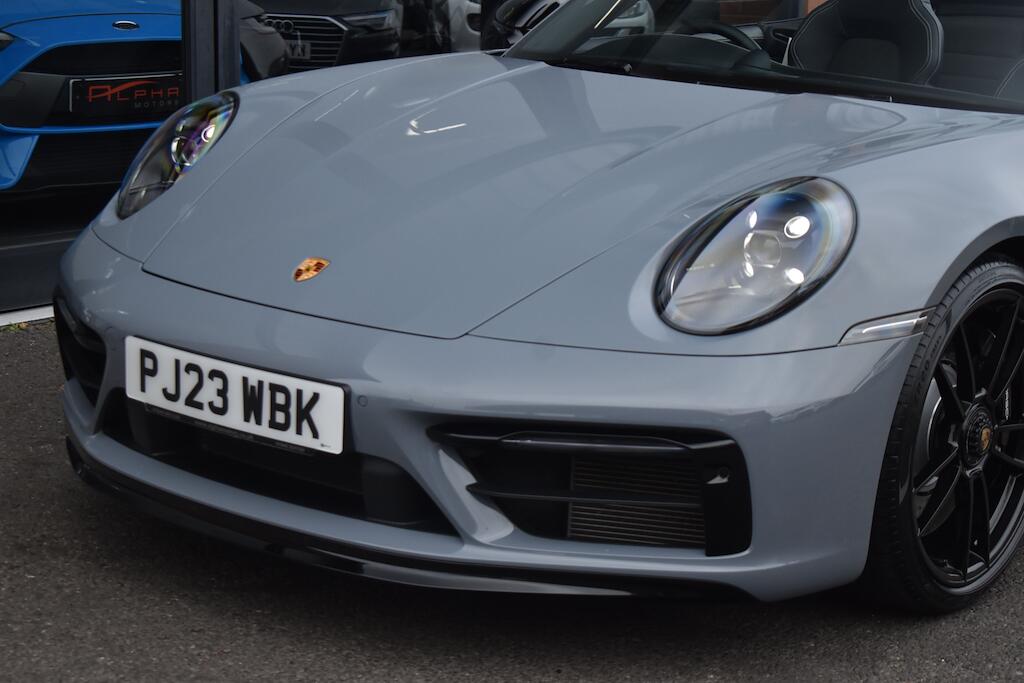 Porsche 911 view 22