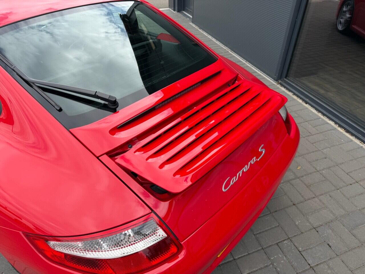 Porsche 911 view 21