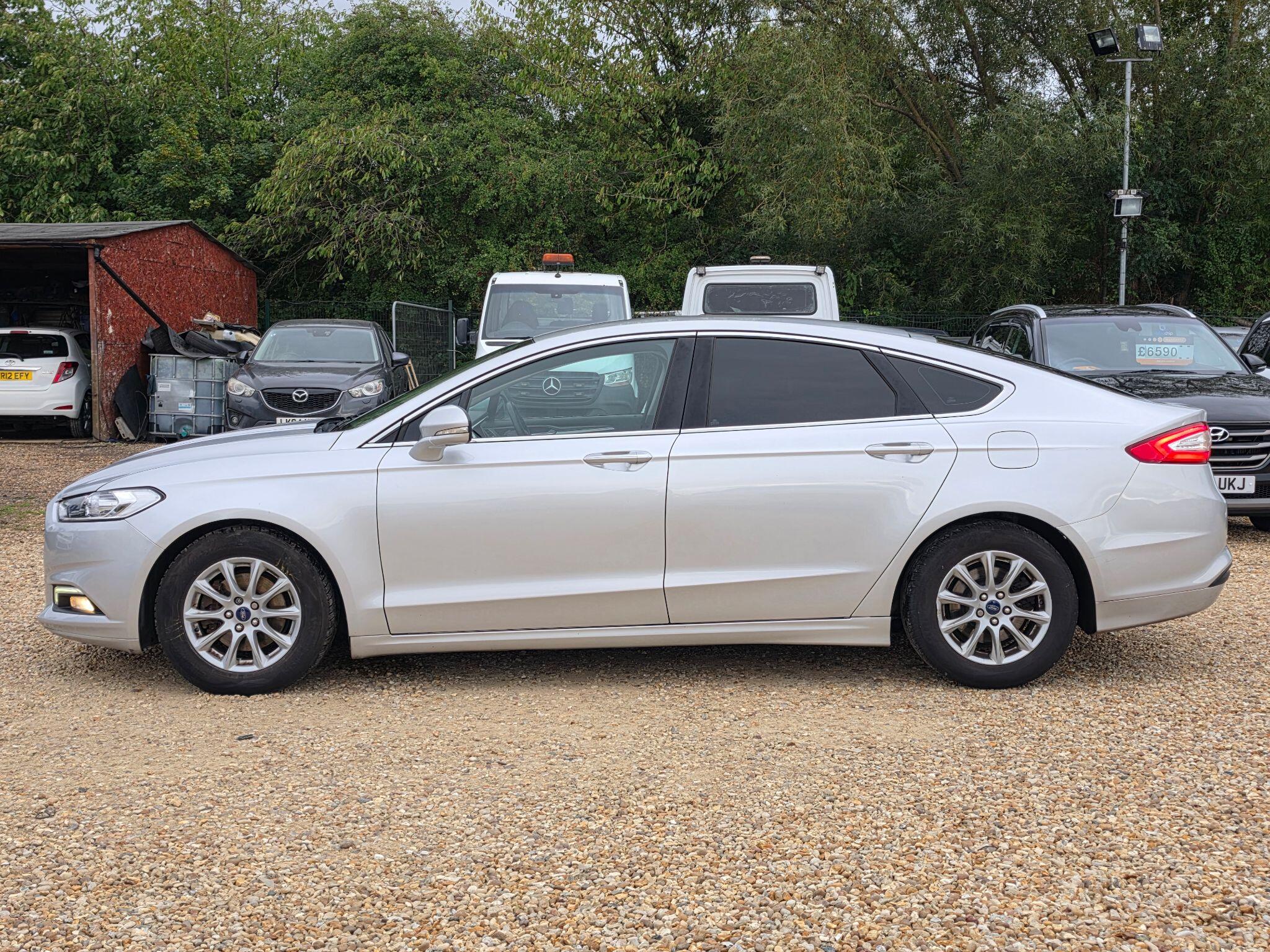 Ford Mondeo view 6