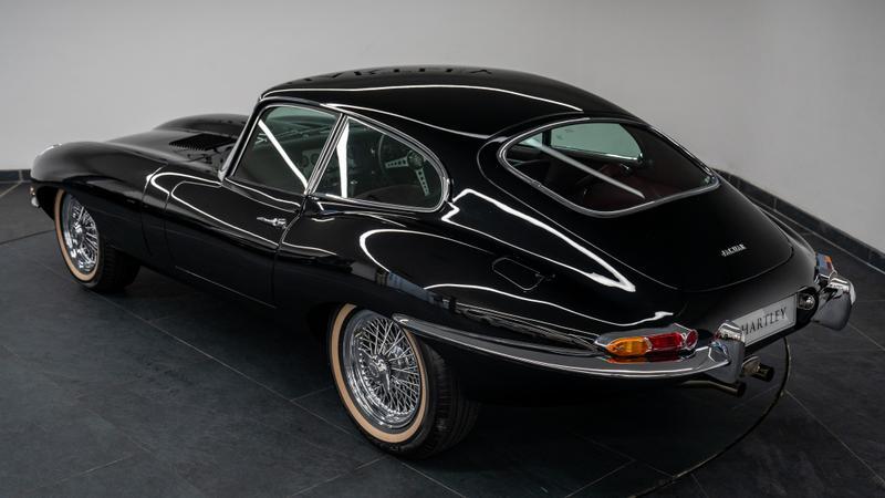 Jaguar E-Type view 18