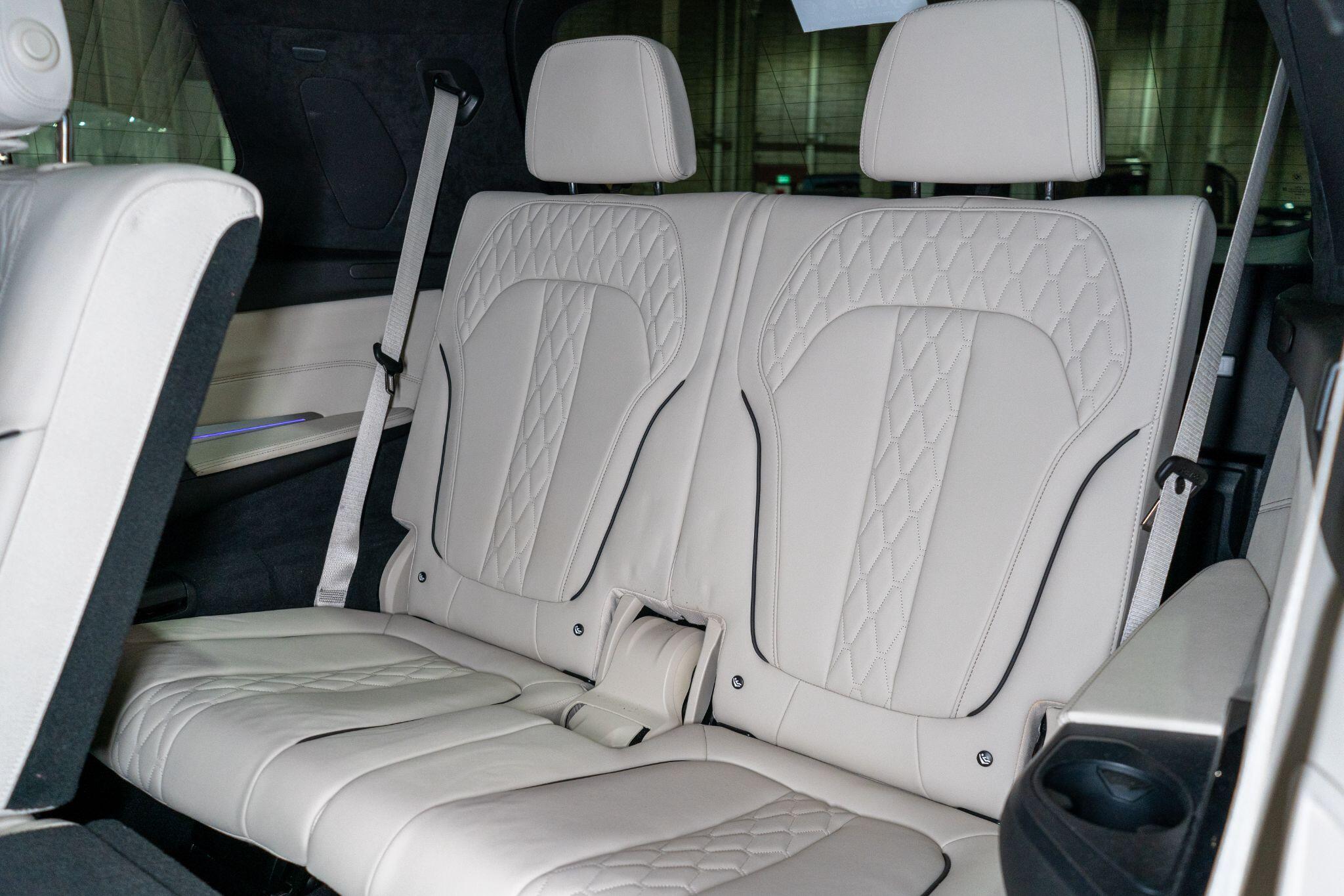 BMW X7 view 18