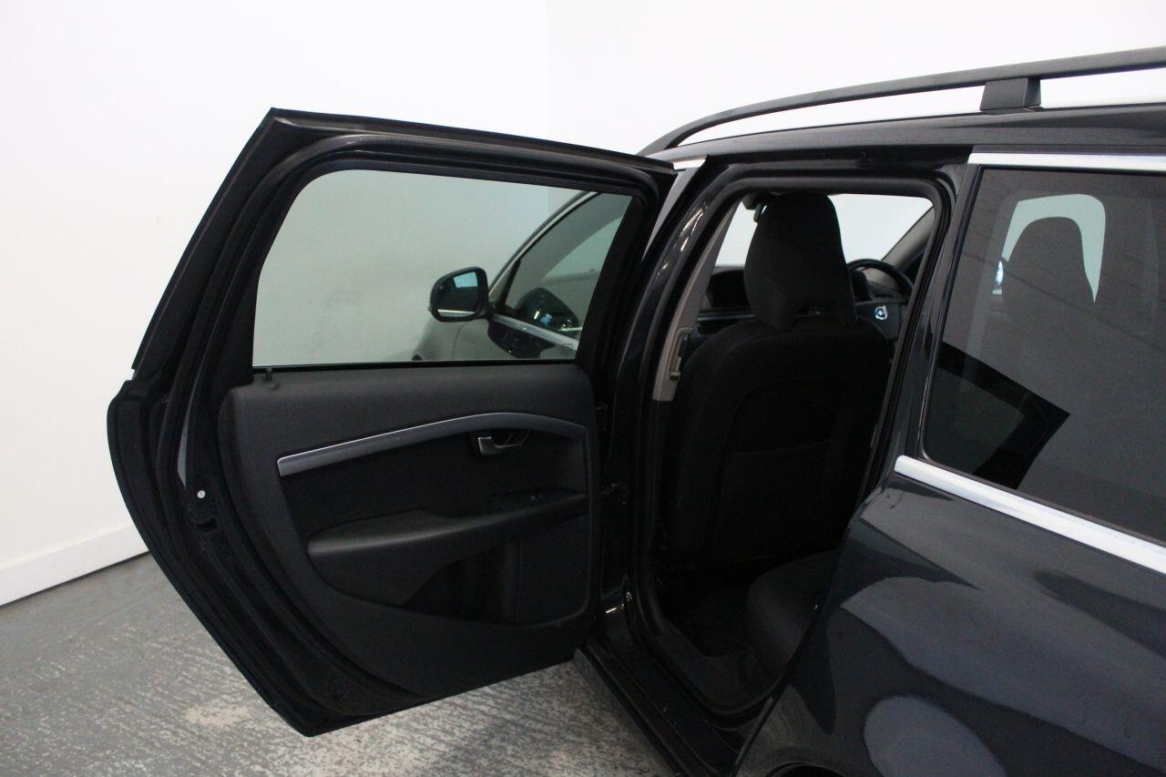Volvo V70 view 26