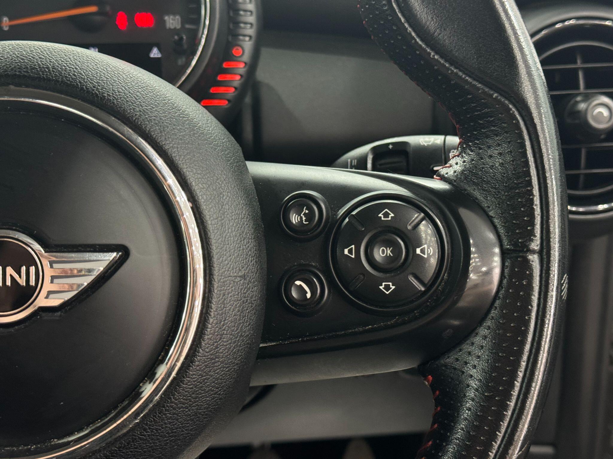 Mini Hatch view 24