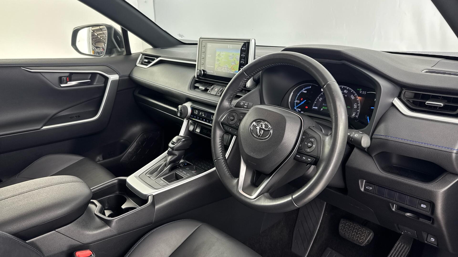 Toyota RAV4 view 9