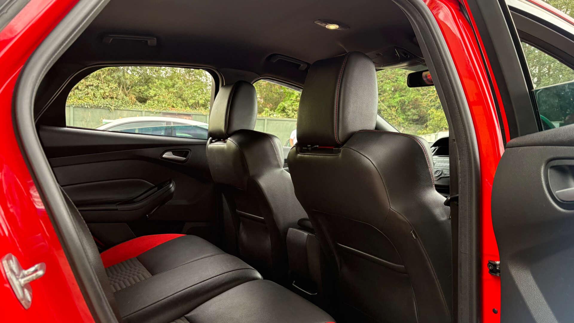 Ford Focus view 9