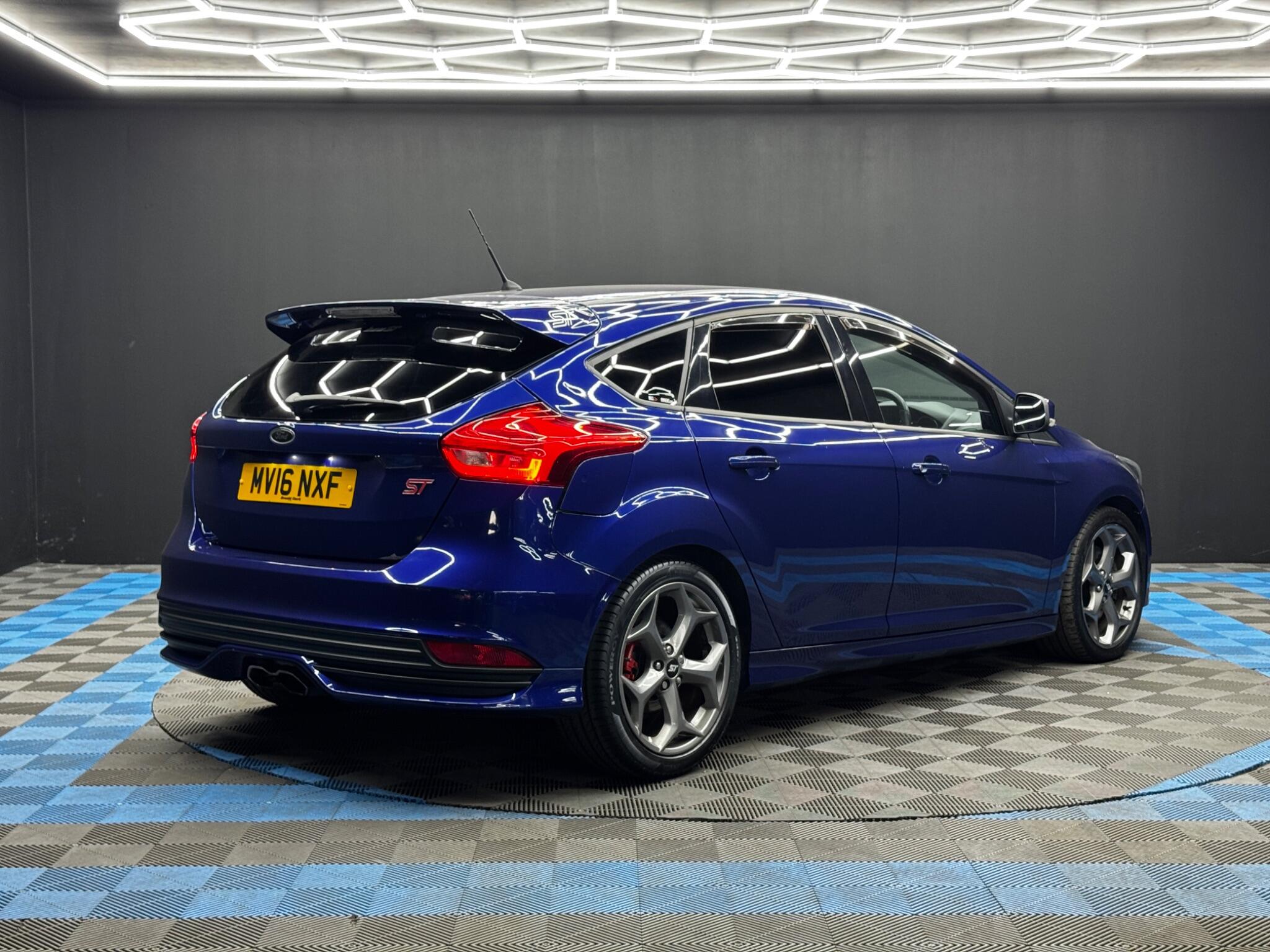 Ford Focus view 5
