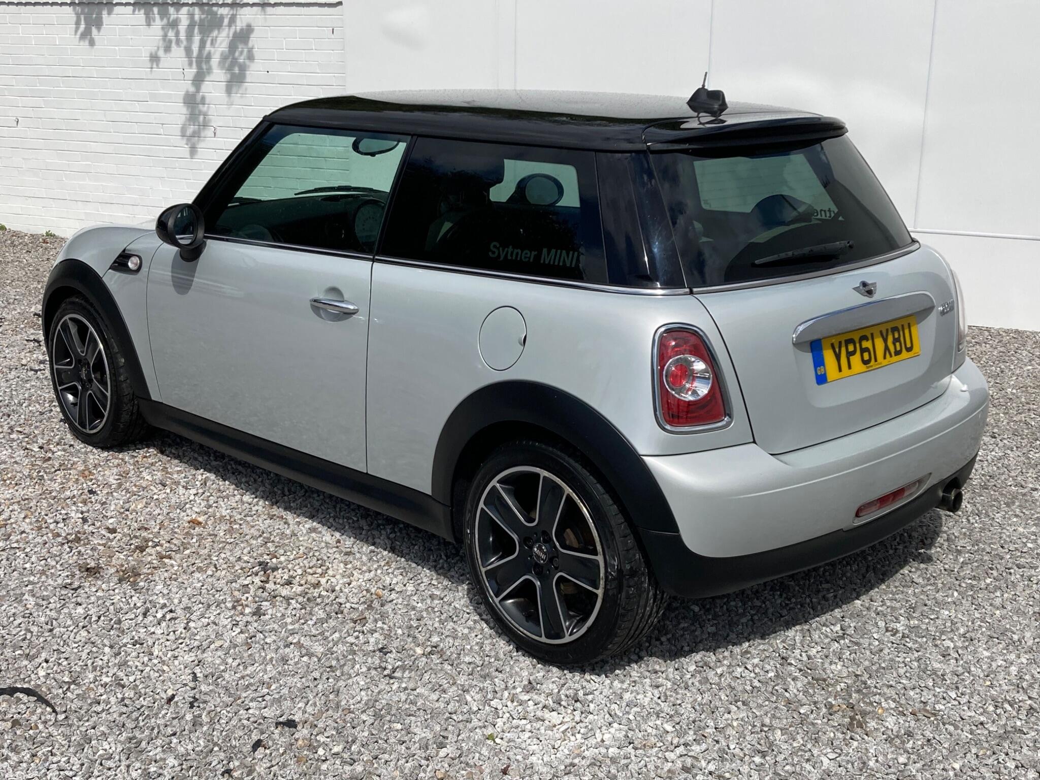 2011 MINI Hatch image 13