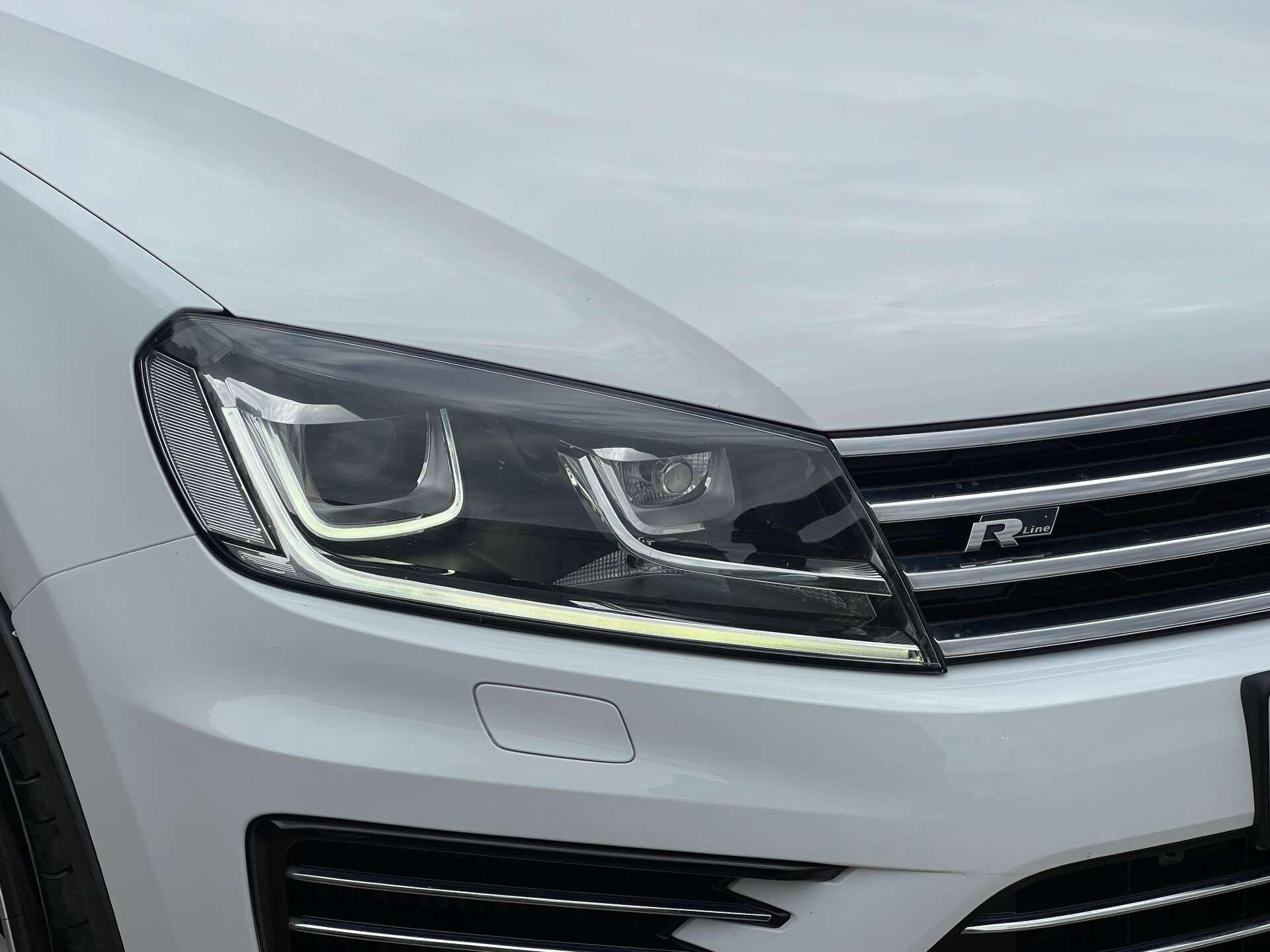 Volkswagen Touareg view 44