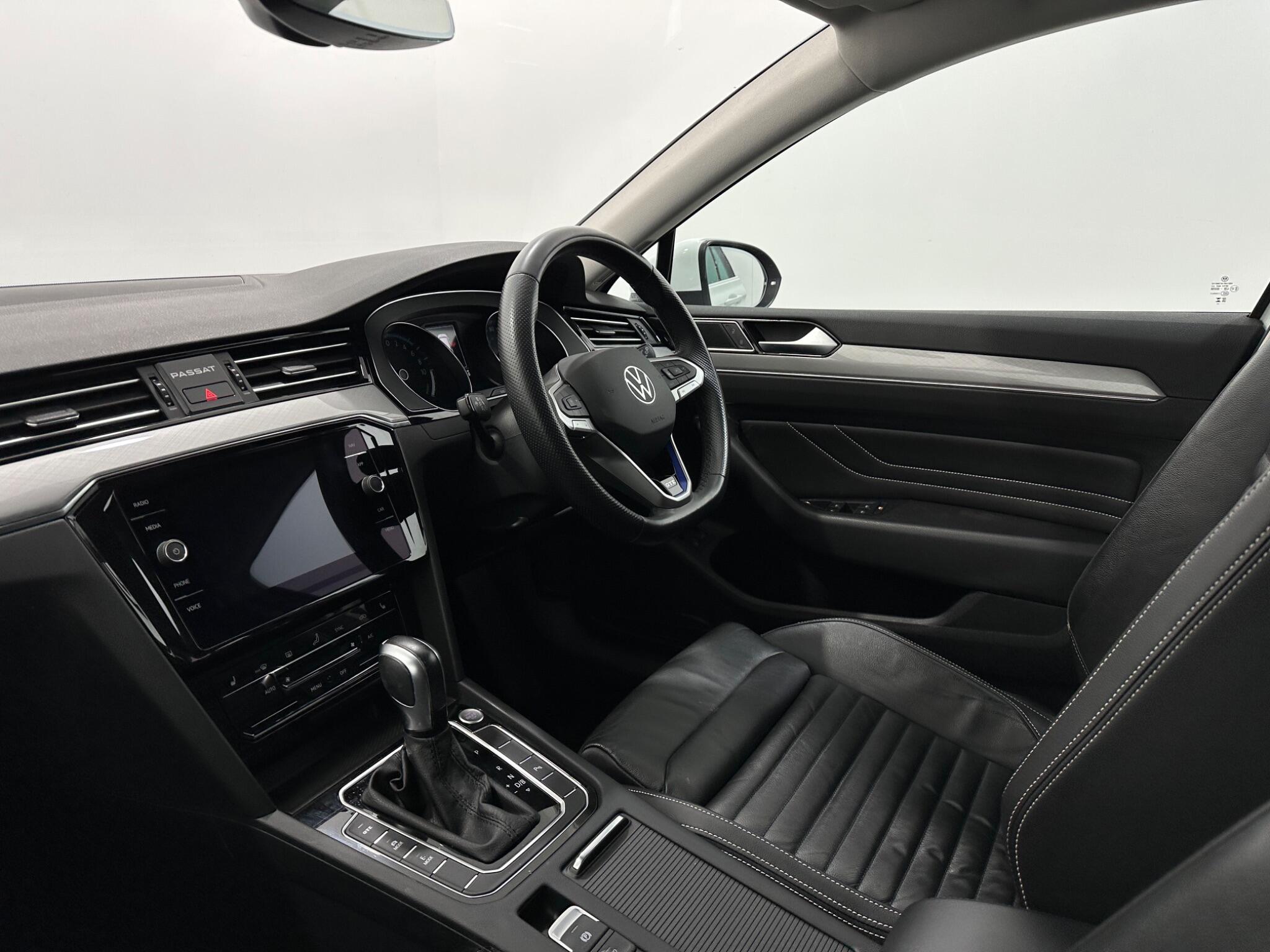Volkswagen Passat view 31