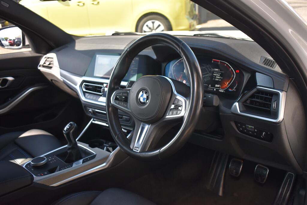 BMW 3 Series view 26