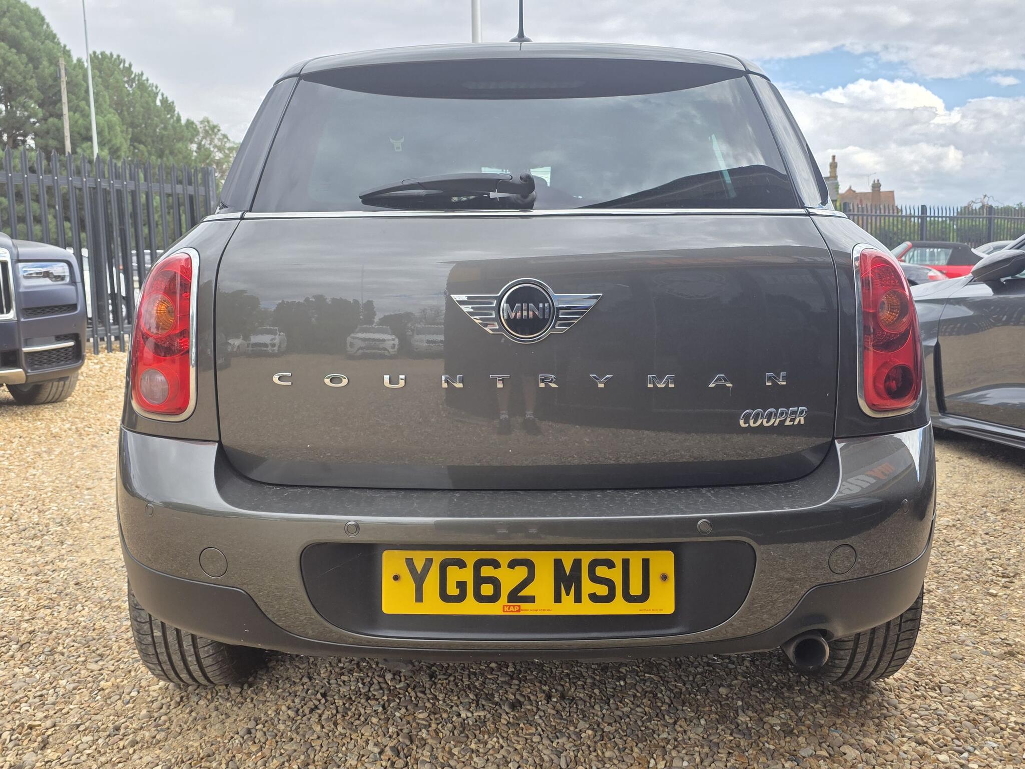 Mini Countryman view 3
