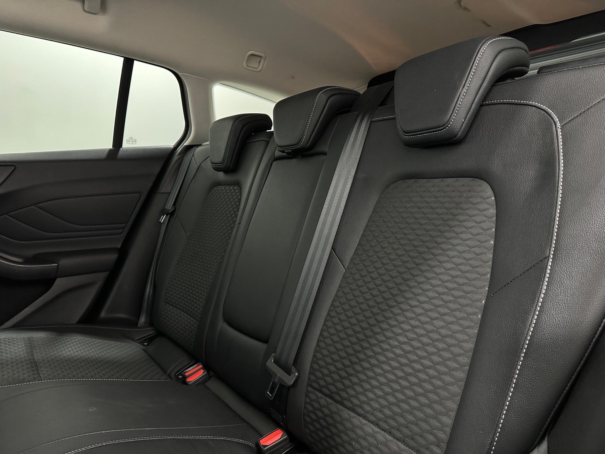 Ford Focus view 38