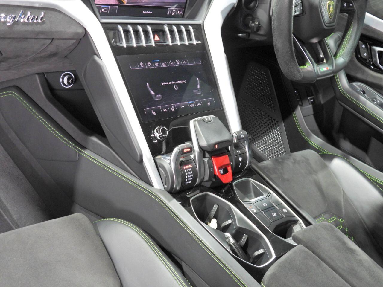 Lamborghini Urus view 43