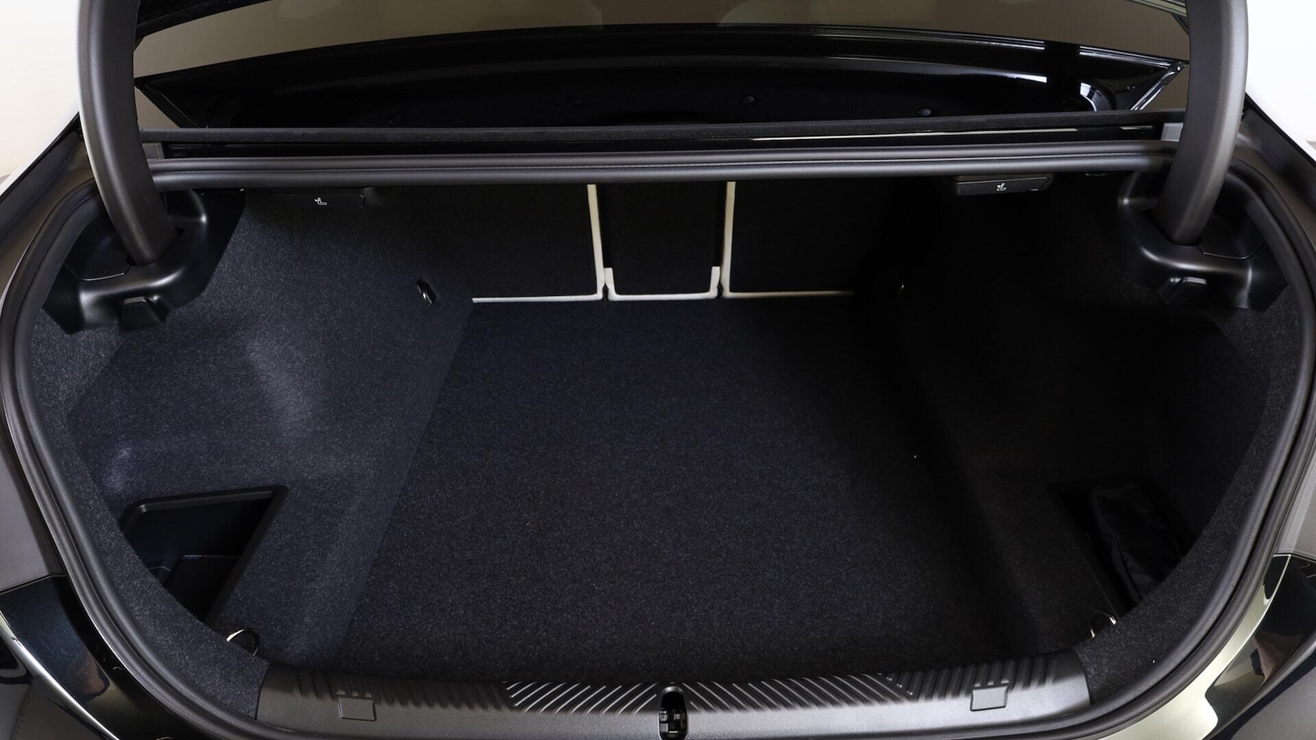 BMW 5 Series view 13