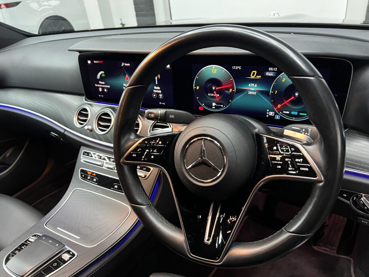 Mercedes-Benz E-Class view 40