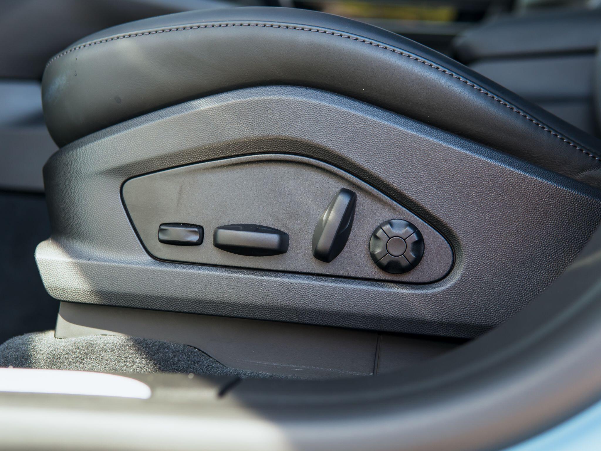 Porsche Macan view 38