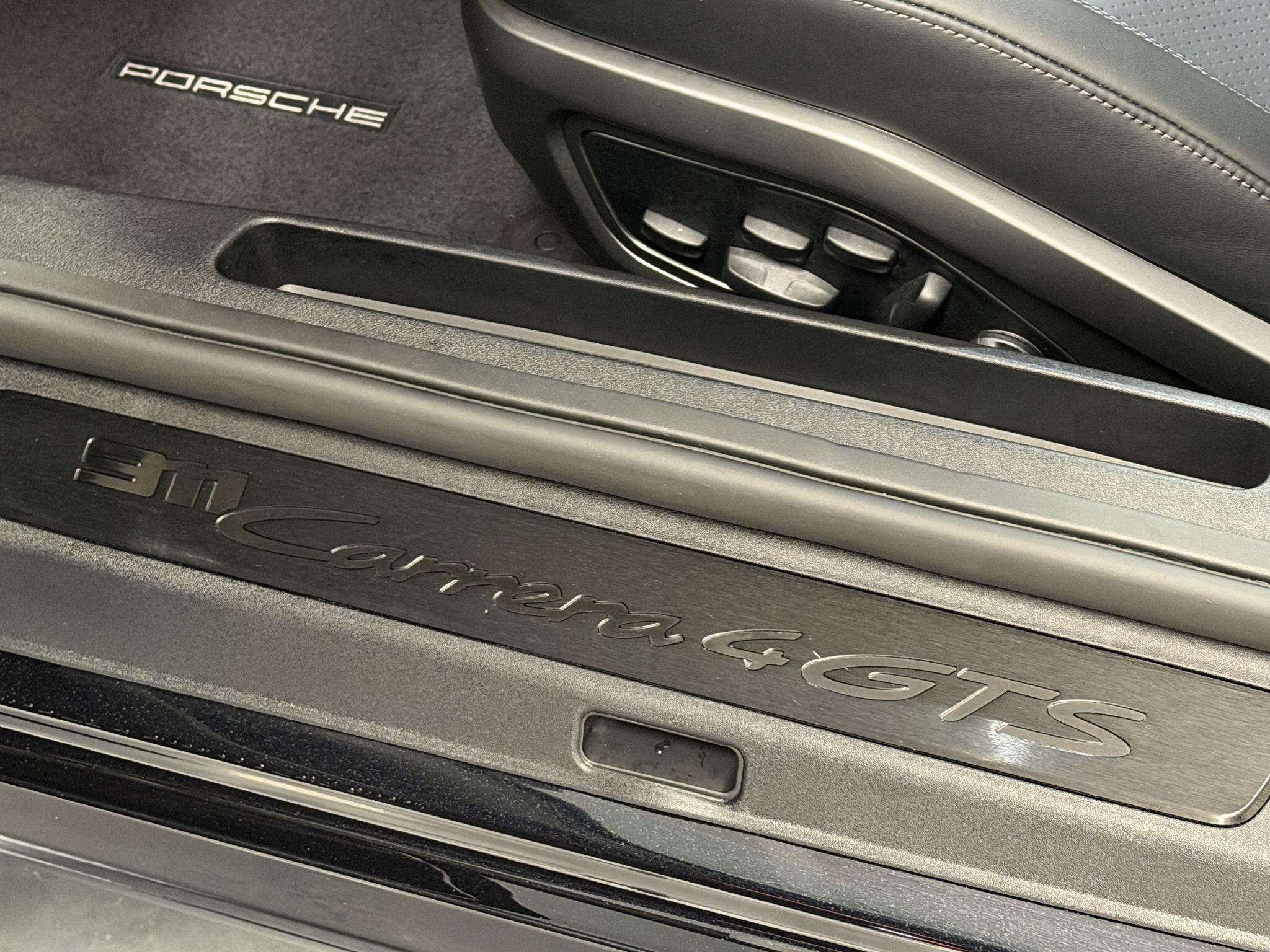 Porsche 911 view 28