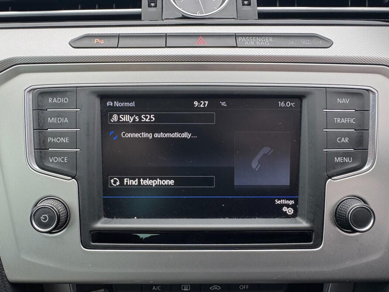 Volkswagen Passat view 6