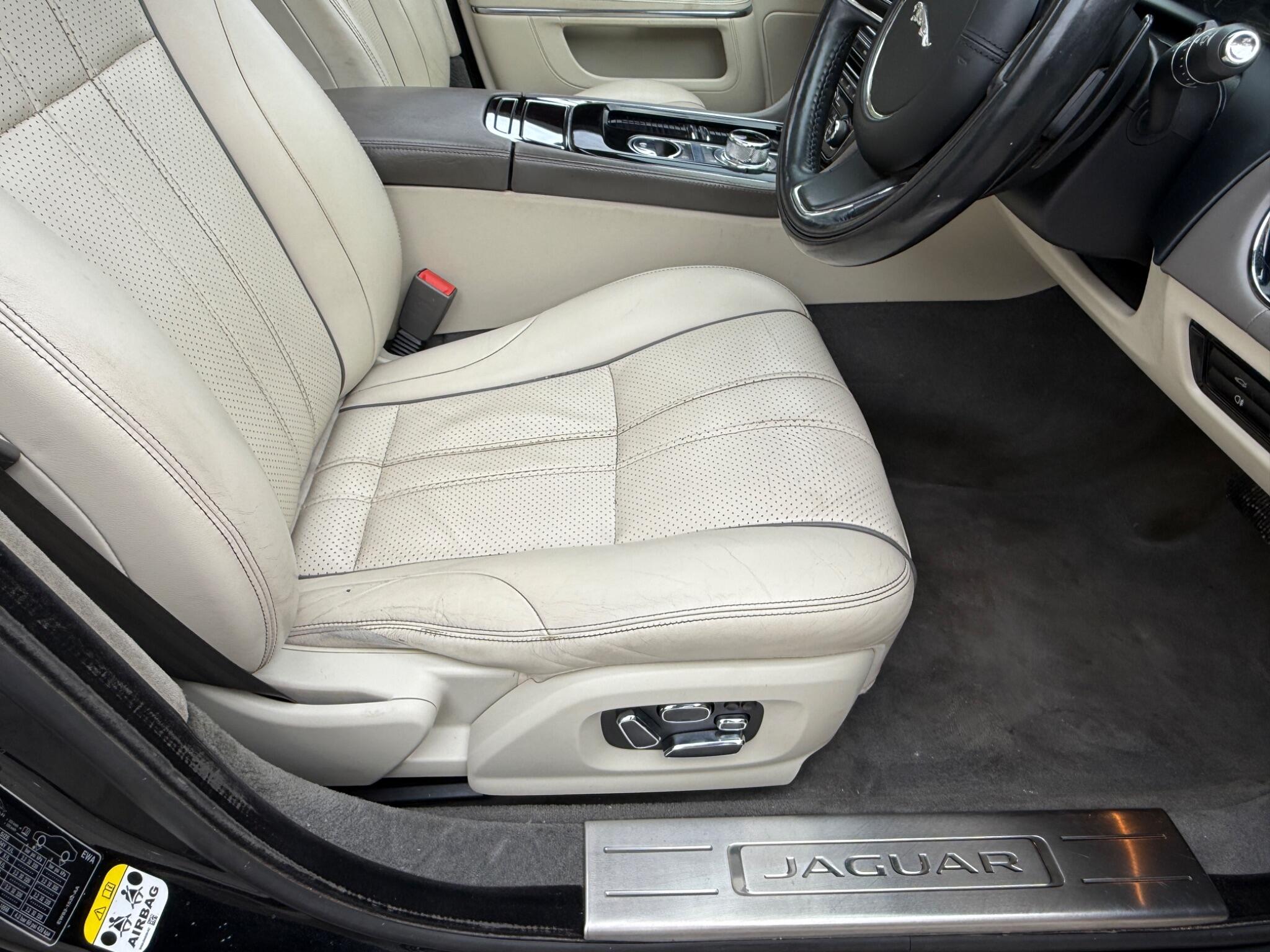 Jaguar XJ - Image 36