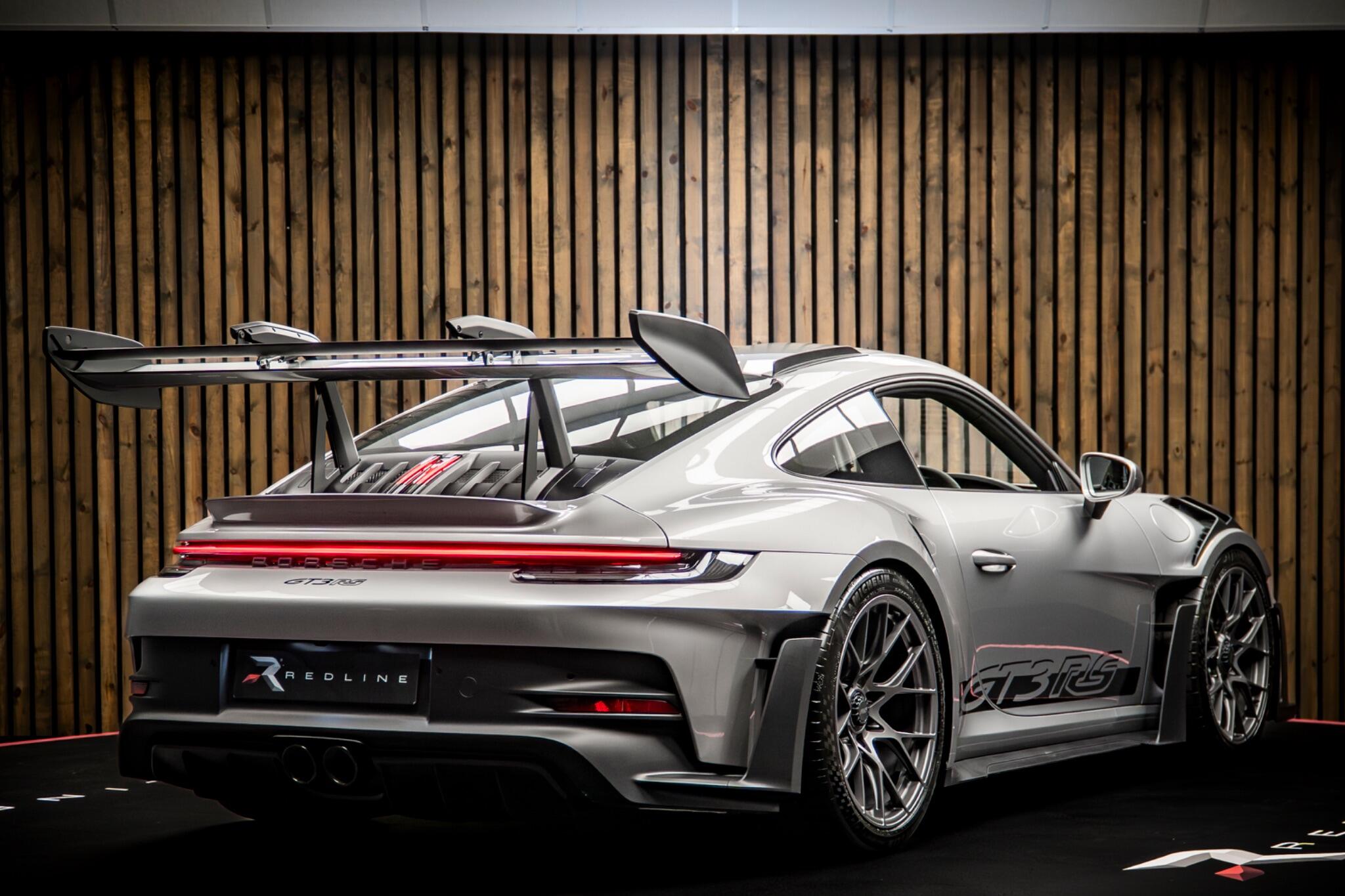 Porsche 911 view 4